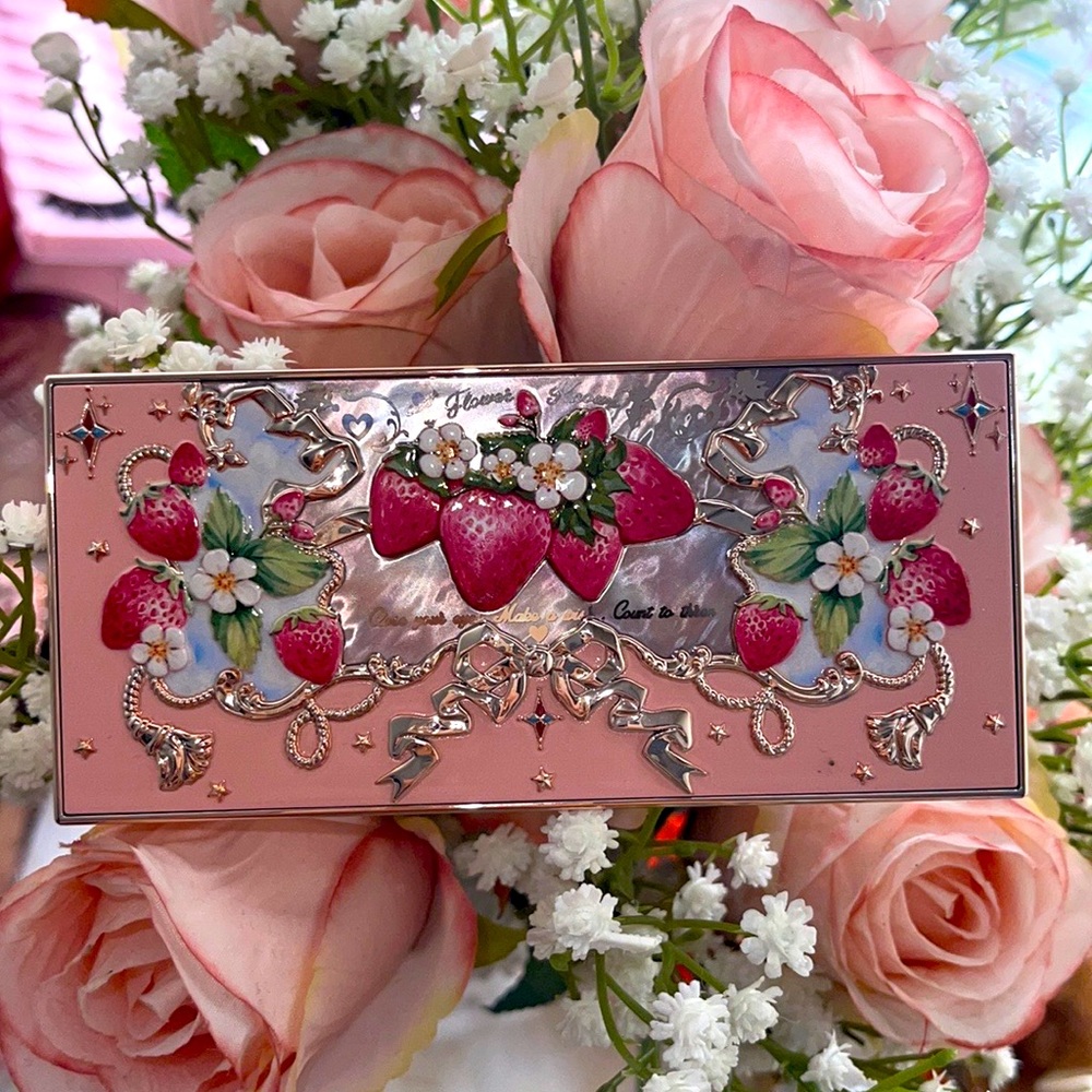 Strawberry Knows | Strawberry Rococo Eye shadow Palette Unused